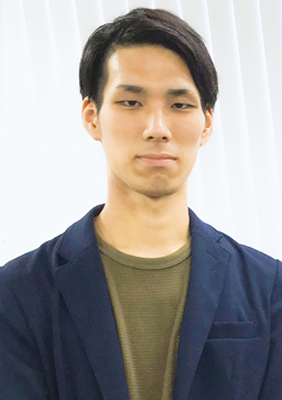 当校卒業生 斎藤さんの写真を紹介