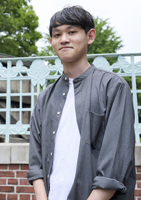 当校卒業生 小山 颯汰さんの写真を紹介