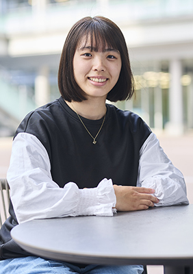 当校卒業生 船生 祐圭さんの写真を紹介